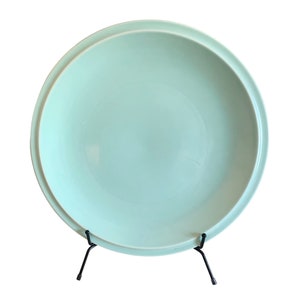 MCM California Colorware, Ultra California by Vernon Kilns of California Medium 14” Sandwich plate in Gardenia