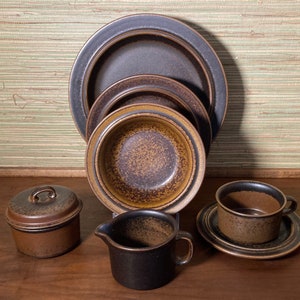 Ulla Procopé’s early 1960’s Ruska (fall colors) vintage stoneware for Arabia of Finland