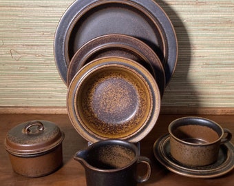 Ulla Procopé’s early 1960’s Ruska (fall colors) vintage stoneware for Arabia Finland