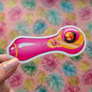 Autocollant de tuyau de baguette magique de fille « Stoner Moon » | Cadeaux pour les copines Stoner | Autocollants animés des années 90 | 420 œuvres d'art | Stoner Fille Anime Autocollant