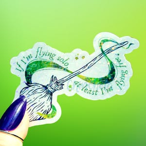 Als ik alleen vlieg, vlieg ik tenminste vrij | Vinylsticker Wicked Witch Broadway-teksten