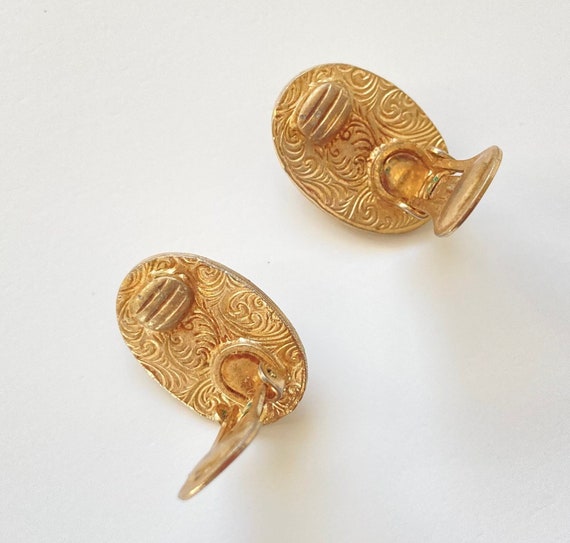 Vintage Gold Tone Clip Earrings with Flower and F… - image 8