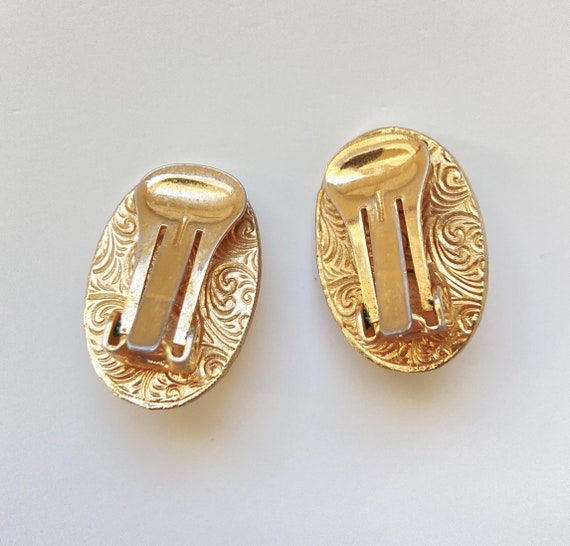 Vintage Gold Tone Clip Earrings with Flower and F… - image 7