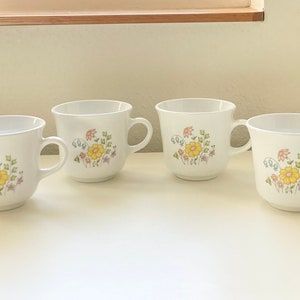 Vintage Corelle Corning Ware &quot;Spring Meadow&quot; Tea/Coffee Cups ~ Set of 4 ~ Collectible