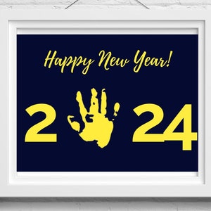 2024 Frohes Neues Jahr Handabdruck Kunst Printable | 2024 Neujahr Fußabdruck Handwerk | Handabdruck Handwerk | Fußabdruck Kunst | Basteln für Kinder und Kleinkinder