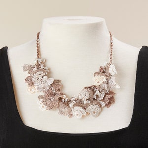 Pearl Bouquet Choker