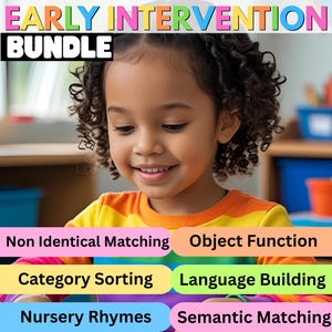 Op de afbeelding: Een lachend kind in een kleurrijk shirt, met de tekst "EARLY INTERVENTION BUNDLE". Daaronder staan gekleurde balken met educatieve onderwerpen: Non Identical Matching, Object Function, Category Sorting, Language Building, Nursery Rhymes en Semantic Matching.