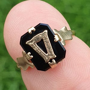 Anillo de sello vintage de ónix en oro de 9 quilates con inicial V-A, 9 k, 1,82 g, rectangular, amarillo 375, joyería retro para hombre y mujer, talla UKL 5,75 US, regalo