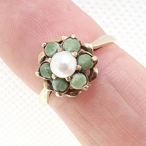 Vintage 9ct Gold Pearl Ring Flower Style Floral Green Volcanic Lava Volcano Solid 375 9k Hallmarked 1968 Jewelry Jewellery UKP.5 US8.25 Gift