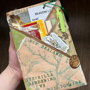 Blind Date with a Book – Surprise Very Gently Used Book Gift Bild 1