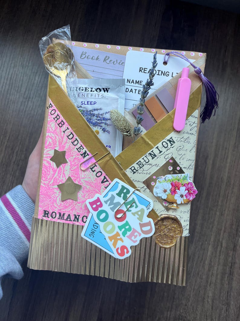 Blind Date with a Book – Surprise Very Gently Used Book Gift Bild 7