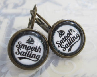 Ohrringe Smooth Sailing Ohrhänger Glas Cabochon maritim Vintage Stil Brisuren Segelschiff