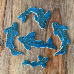 Carreau de mosaïque en céramique fait main pour carpes koï : bleu sarcelle, vert et or, cinq styles originaux pour fabriquer