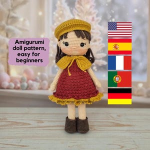Puede incluir: Patrón de muñeca amigurumi de crochet, fácil para principiantes. La muñeca lleva un vestido rojo, una boina amarilla y una bufanda amarilla. El patrón está disponible en inglés, español, francés, portugués y alemán.