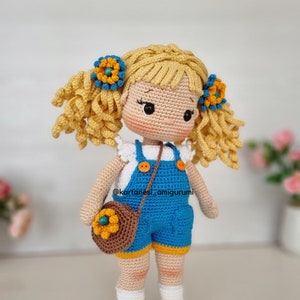 Crochet Amigurumi Doll Pattern, Amigurumi Tutorial, English, Português, Español, Français Nelly Doll With Salopette Clothes, Video supported zdjęcie 9