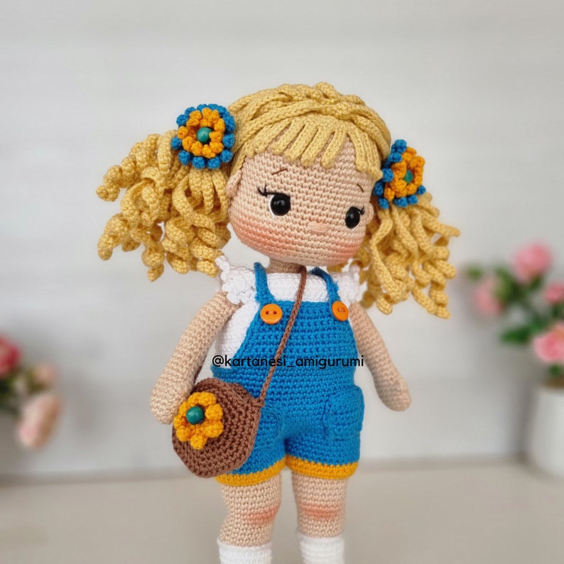 Gehaakt Amigurumi-poppatroon, Amigurumi-tutorial, Engels, Português, Español, Français Nelly-pop met salopette-kleding, video ondersteund afbeelding 9