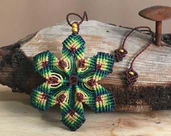 Macramé pendant. Macrame necklace