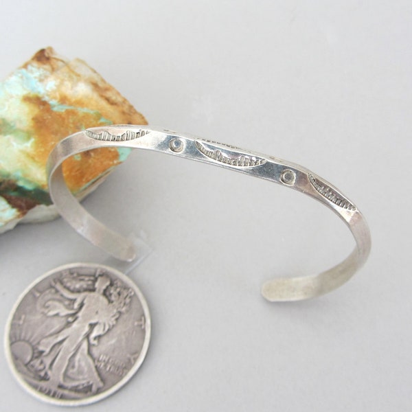 Vintage Navajo Carinated Stamped Sterling Silver Bangle Cuff 11.6 grams