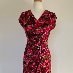 Vintage 1940s Rayon Jersey Dress in Fruit-esque Print