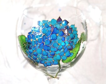 Mum Gift Christmas Personalized Gin Glass Hand Painted with Blue Hydrangea Flowers Glass Balloon Glass Unique Gift Handpainted Gin Glass