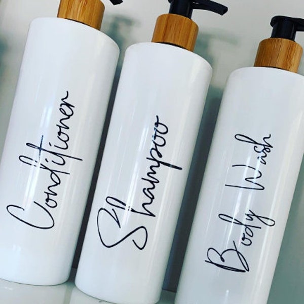 Hinch inspirierte weiße Bambus-Badezimmer-Flasche mit schwarzer Schrift Mrs Wiederverwendbare personalisierte Spender Shampoo Conditioner Duschgel