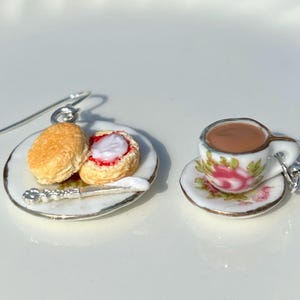 Handgemaakte polymeerklei oorbellen thee en scone: eigenzinnige voedselsieraden