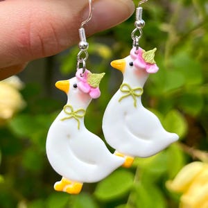 Flower Hat Goose, Goose earrings, fun earrings, silly goose earrings, unusual earrings, fun jewelry, fun little gifts, funky earrings