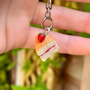 Victoria Sponge Cake-sleutelhanger bedel, voedselsleutelhanger, handgemaakte cadeaus voor vrouwen, unieke verjaardagscadeaus, leuke sleutelhanger, unieke cadeaus