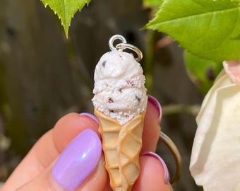 Portachiavi gelato in argilla polimerica fatto a mano: portachiavi di cibo in miniatura