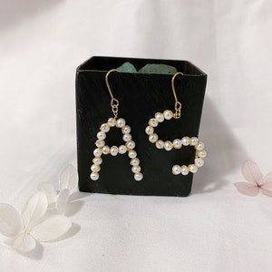 Fait main Fait sur mesureBoucles d'oreilles lettre De A à Z perle pearlCadeau de fille，Presentes para meninas do ensino médioCadeaux pour les lycéennes