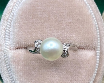 Vintage Pearl and Diamond Ring in 10k White Gold / Size 5.5