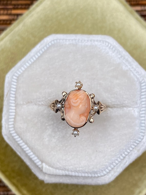 Vintage Cameo Ring in 10k Gold with Pearls / Right