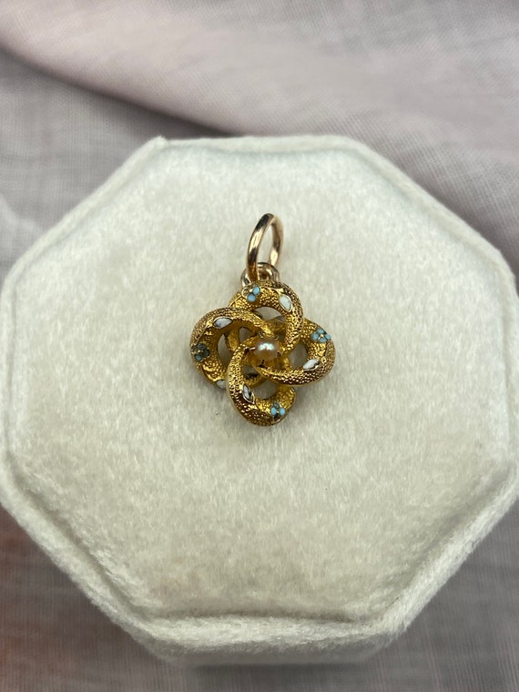 Vintage Victorian Lovers Knot Charm in 10k / Ename