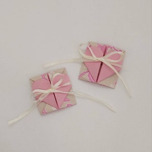 2 buste cuore /fantasia con ventagli rosa / con nastro di raso/Idea regalo / San Valentino
