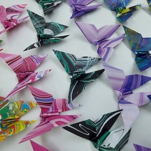 30 farfalle (6 cm)/ origami/ fantasie marmorizzate/decorazione / idea regalo / chiudipacco/ compleanno