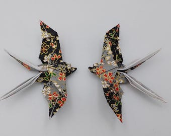 2 Small Swallows (10 cm) / origami / yuzen washi paper / golden reflections / black with flowers / decoration / gift idea