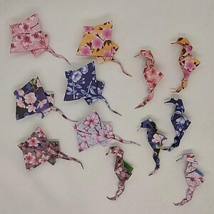 Set di 12 animali (6 Cavallucci marini e  6 Pastinache o Trigoni) /fantasia fiori di ciliegio/ origami / decorazione / idea regalo