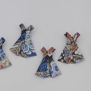 4 vestiti (3 cm)/ miniature/origami / fantasia kimono flowers/ creazioni artistiche /  decorazione / idea regalo
