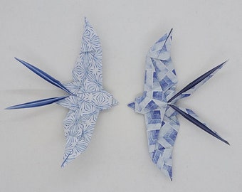 2 golondrinas de origami / patrón shibori / color blanco y azul / decoración / idea de regalo