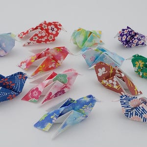 12 uccellini (5 cm) /origami / fantasie con fiorellini/ decorazione / idea regalo / compleanno