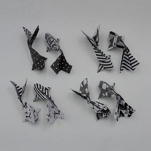 8 carpe koi piccole (5 cm)/origami/ fantasia bianco e nero/idea regalo/decorazione / accessori per creazioni artistiche