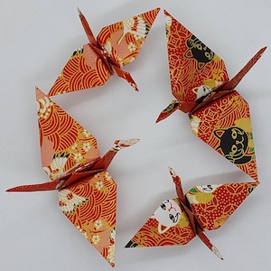 4 gru carta yuzen/ rosse con disegni dorati/ fantasia con gru e maneki neko/ 2 misure/Decorazione / Idea regalo