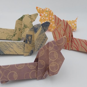 1 Cane tipo Bassotto / origami/ più fantasie disponibili/ decorazione/ idea regalo