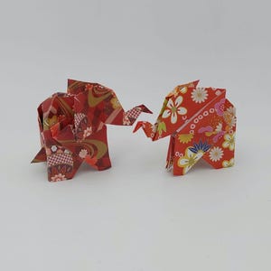 2 elefanti origami /Kyoyuzen Chiyogami/ rosso fantasia/ decorazione / idea regalo