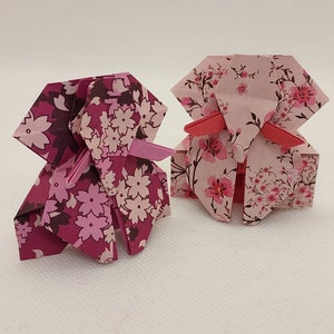 2 elefanti origami /fantasia fiori di ciliegio/ colori rosa e viola/idea regalo/decorazione