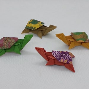 4 Testuggini (5 cm)/ origami / fantasie giapponesi/ idea regalo / decorazione / accessori per creazioni artistiche