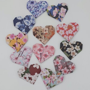 12 Cuori (5 cm)/ fantasia fiori di ciliegio/origami/decorazione /idea regalo / segnalibro /chiudipacco