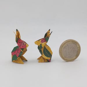 2 conigli (3 cm)/ miniature/origami / creazioni artistiche /  decorazione / idea regalo/ più scelte disponibili