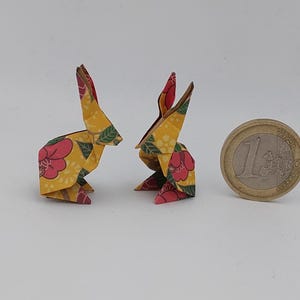 2 conigli (3 cm)/ miniature/origami / creazioni artistiche /  decorazione / idea regalo/ più scelte disponibili