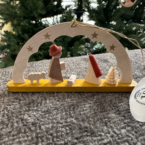 Pre-Owned Handmade Wood Christmas Arch/Schwibbogen Manger Scene Hanging Christmas Ornament